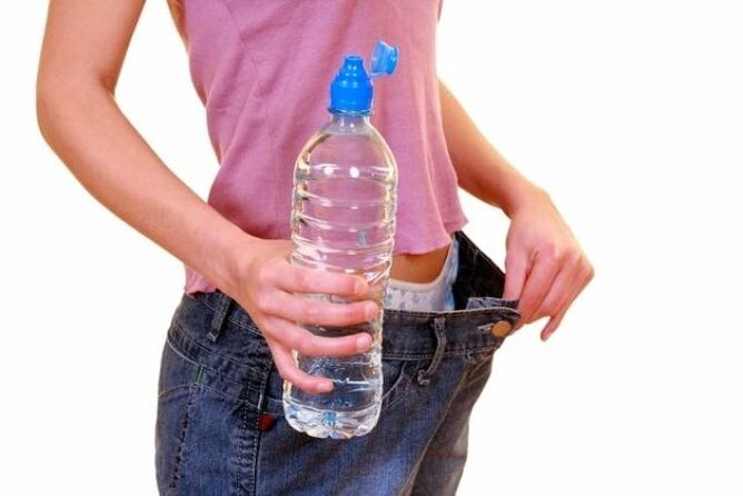 Jumlah air yang diperlukan per hari untuk penurunan berat badan