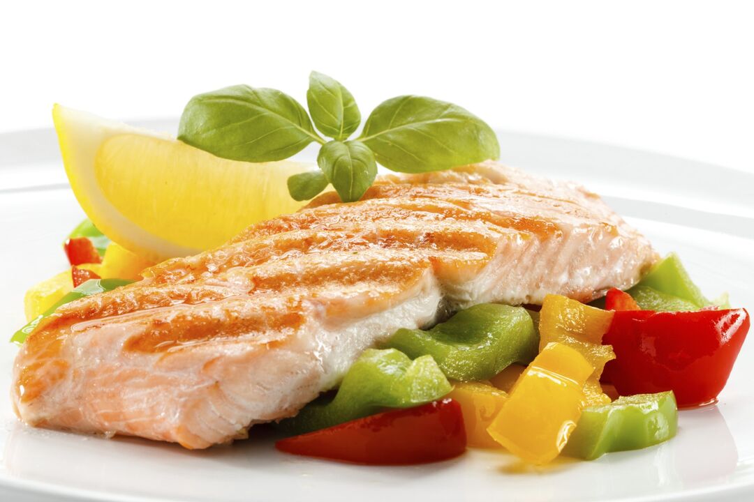 Ikan kukus atau bakar dalam diet tinggi protein